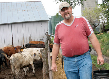 Agri-Urban board president Alan Entz with Agri-Urban branded cattle on his Newton, Kan., farm in 2012. — Vada Snider/MC USA