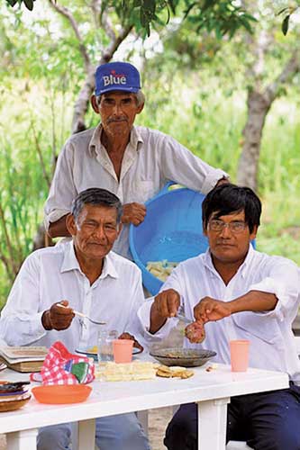 Left to right, Juan Machagaic, Tito Bordón, Miguel Flores. MMN photo